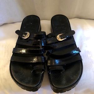Donald J Pliner chunky black sandals